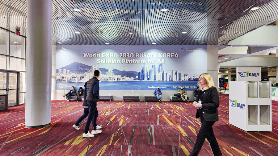 SK이노베이션, CES 행사장 부산엑스포 유치 기원 현수막-부산일보